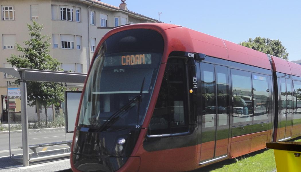 Spårvagn i Luxemburg där markbaserad laddning används i stället för luftledningar. Foto: Mersen