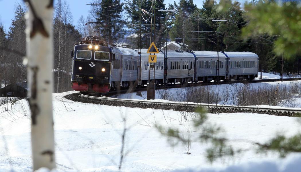 SJ ansvarar för trafiken på sträckan och valde trots inställda avgångar att inte sätta in några ersättningsbussar. Enligt bolaget hade väder- och temperaturförhållandena gjort även vägtransporter osäkra. Foto: SJ