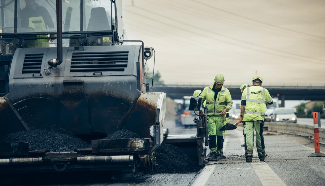 NCC lägger asfalt på E45 vid Aarhus i Danmark. Arkivfoto: Jonathan Grevsen