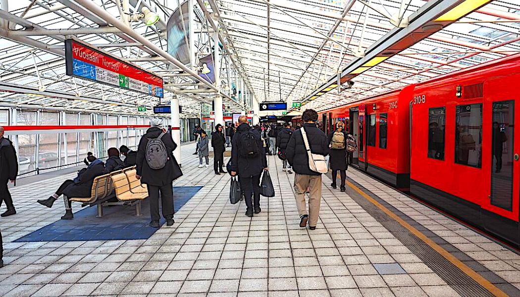 Nordsjö metrostation. Nordsjö är en snabbt växande stadsdel och ett viktigt bostads- och arbetsområde i Helsingfors. Metroförbindelsen är avgörande för de omkring 40 000 invånare som bor i stadsdelen, och även för dem som pendlar från närliggande områden. Foto: Wkipedia Commons Lic. Kredit: JIP