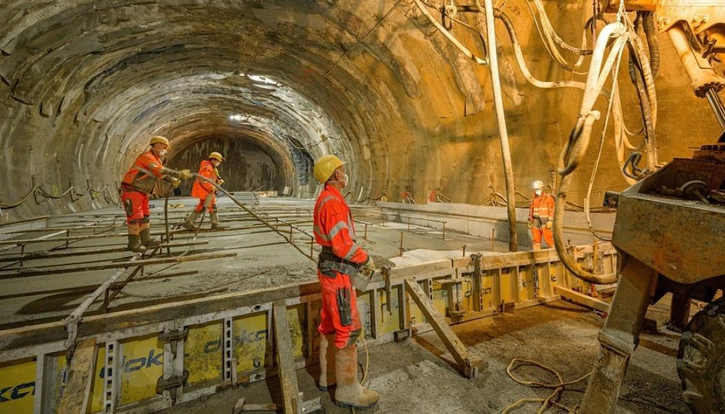 ÖBB-arbetare inne i Semmering-bastunneln. Foto: ÖBB