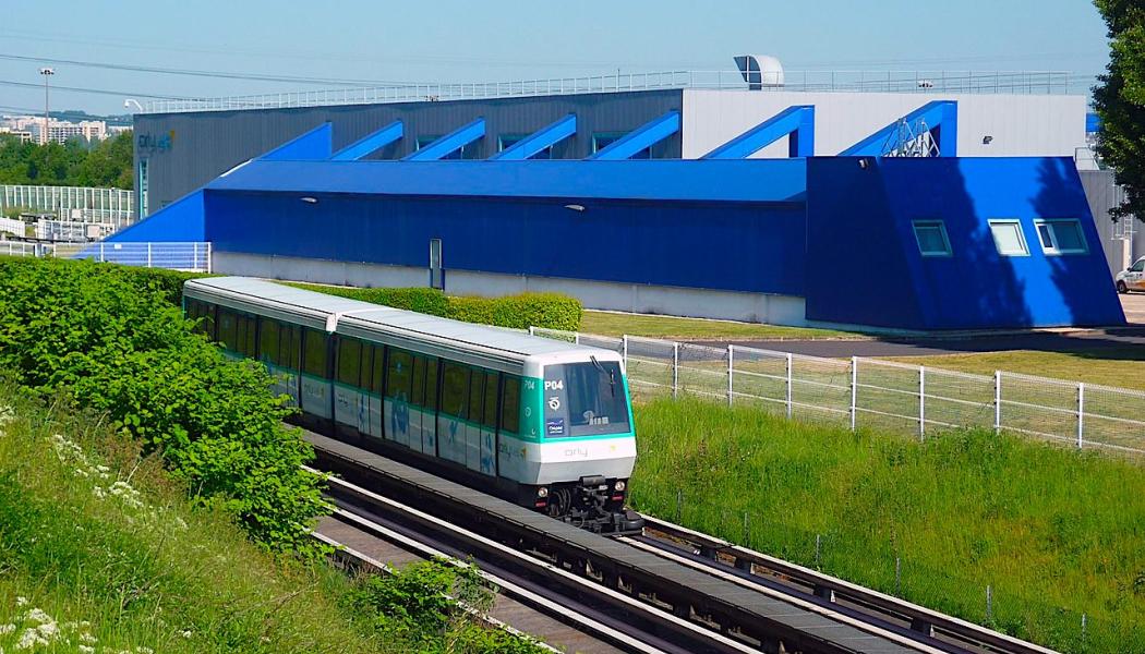 Nu kör metrotågen söderut till Paris Orly-flygplatsen. Foto: atelier-Orlyval