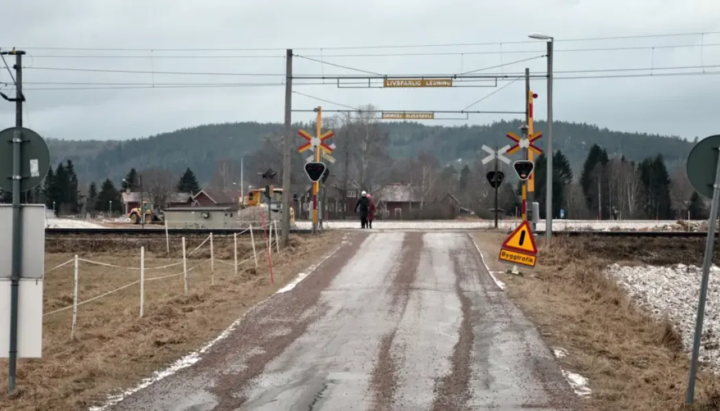 I Gagnef finns plankorsningar där många olagliga passager har skett trots att bommarna varit fällda. Foto: Stefan Bratt