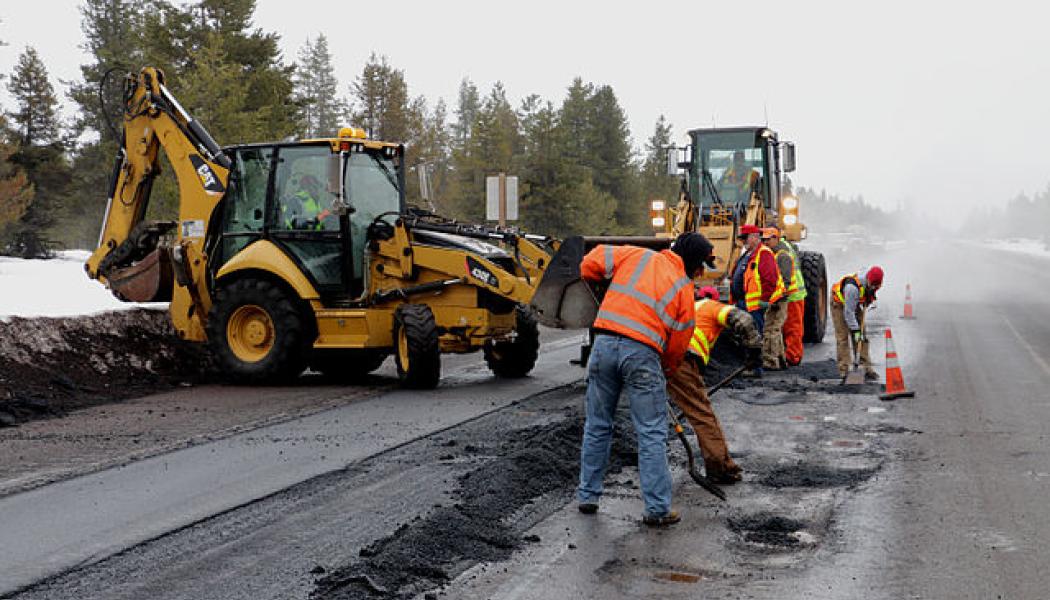 Lagning av potthål i USA. Foto: Wikimedia Commons