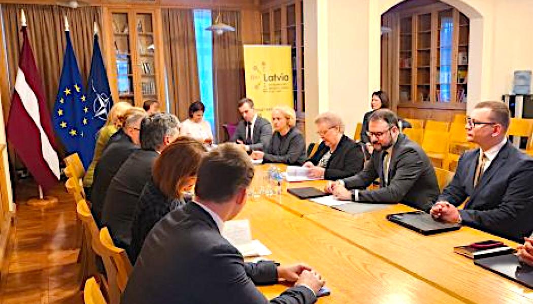 Vid mötet med lettiska regeringsministrar betonade Trautmann att Rail Baltica varit mycket framgångsrikt när det gällde att säkra medfinansiering från EU. Foto: Rail Baltica