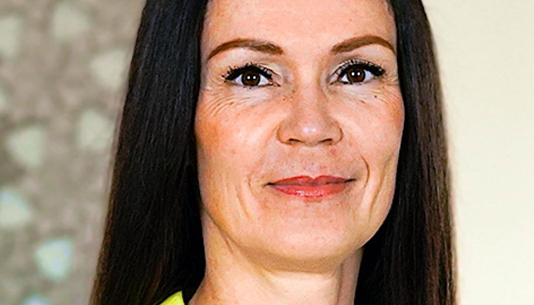 Finlands Transport- och kommunikationsminister Lulu Ranne har belyst vikten av att anpassa den finländska spårvidden till europeiska standarder. Detta steg är mer relevant än någonsin, i ljuset av Europeiska kommissionens förslag om att alla nya järnvägsförbindelser inom det transeuropeiska transportnätverket ska följa den europeiska spårvidden utan undantag. Foto: Finlands Transport- och kommunikationsministerium