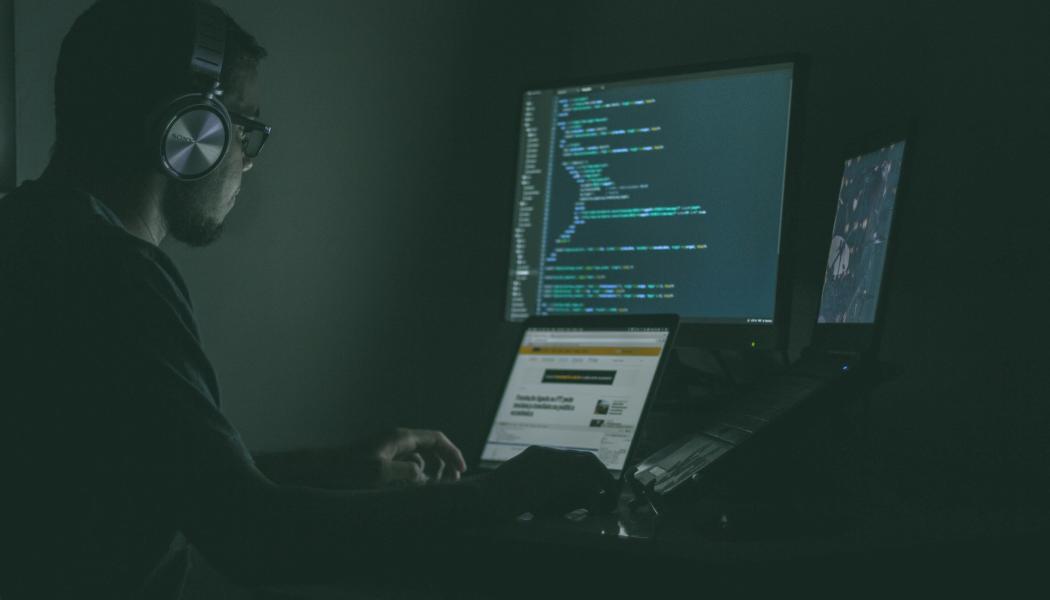 Regeringen vill möta utmaningarna genom att stärka det nationella cybersäkerhetscentret (NCSC) och föreslår därför ökade medel: 50 miljoner kronor 2026, 100 miljoner 2027 och 150 miljoner 2028. Foto: Jefferson Santos/Unsplash