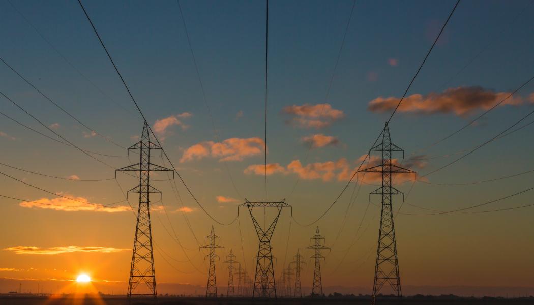 Regeringen satsar på utvecklad regional och lokal energiplanering för elektrifiering. Foto: matthew henry/unsplash 