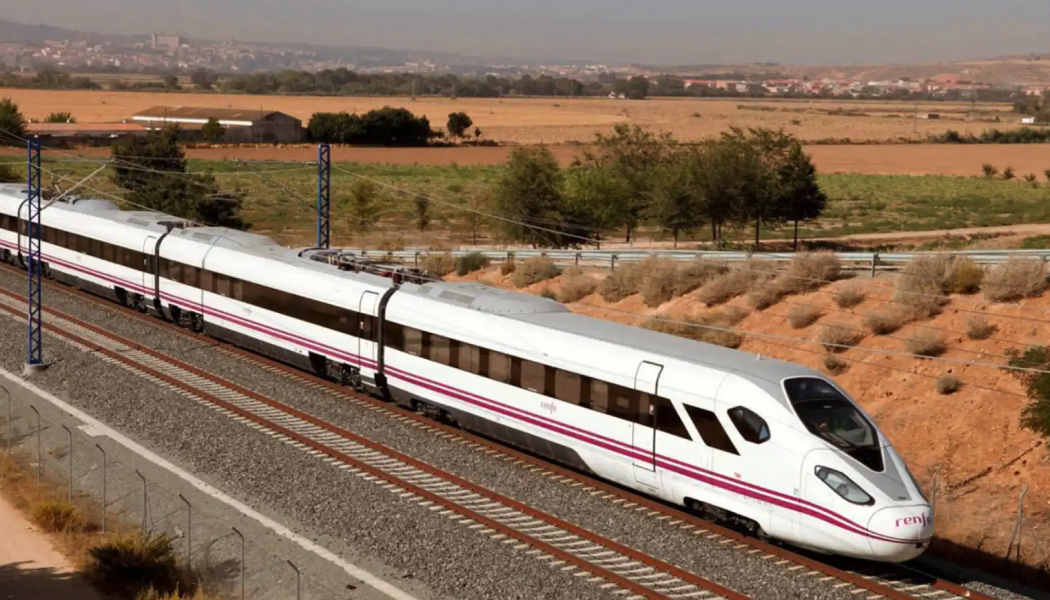 Nu kan man resa med höghastighetsjärnväg hela vägen från norra till södra Spanien. Foto: Renfe