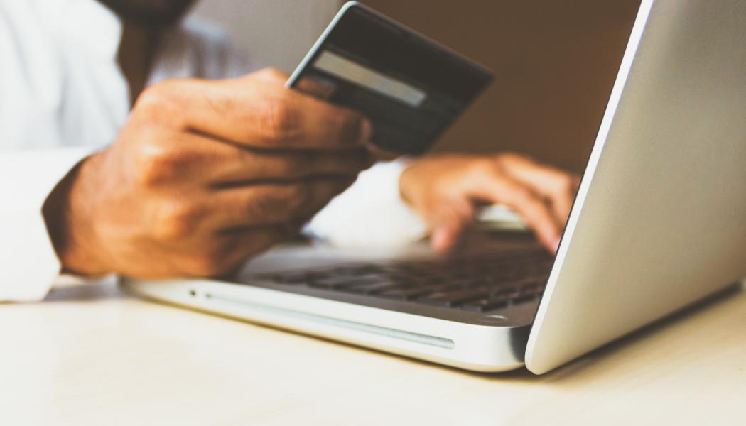 Enligt undersökningen har 32 % blivit utsatta för bedrägerier vid onlineköp Foto: rupixen com/unsplash