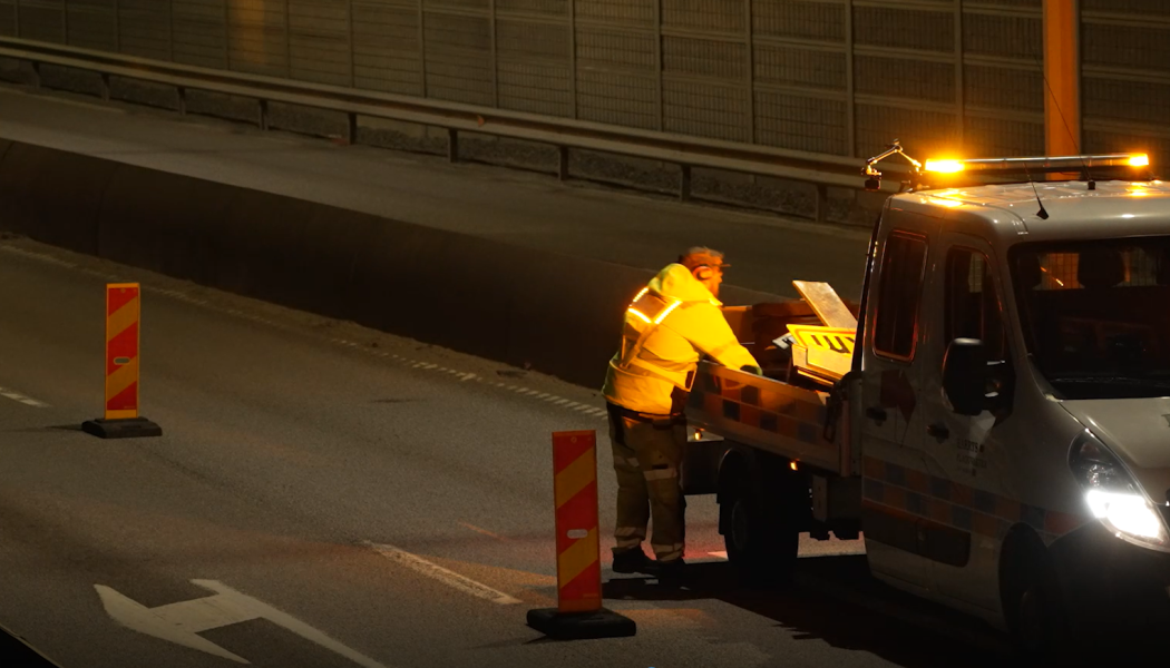 Säkra arbetsplatser ska alltid vara en prioriterad fråga för Trafikverket och att mer behöver göras framgår även i ett regeringsuppdrag som Trafikverket tidigare har fått. Uppdraget innebär att ta fram och genomföra en handlingsplan för ökad säkerhet i och runt arbeten på väg vilket är en del av regeringens arbetsmiljöstrategi 2021 – 2025. Foto: Trafikverket