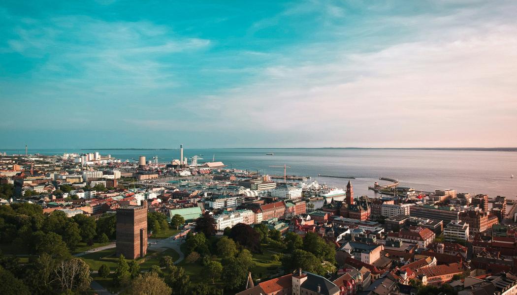 Målet med projektet är att förbindelserna till och från Ängelholm och Helsingborg stärks, samtidigt som regional utveckling gynnas av förbättrad tillgänglighet. Foto: Jacob Ekelund/Unsplash