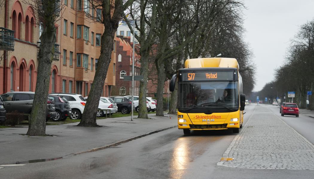 Linje 577 från Simrishamn via bland annat Borrby och Löderup får nya turer som är anpassade till skolstarterna och tågen i Ystad. Foto: Lars Dareberg, Skånetrafiken