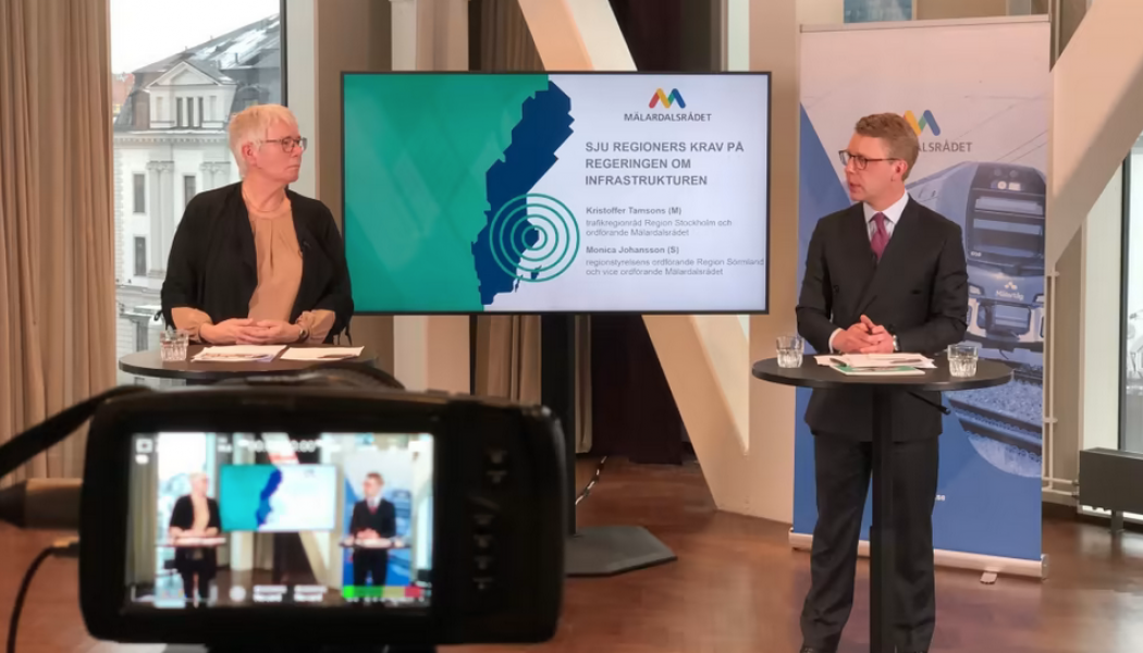 Kristoffer Tamsons (M), trafikregionråd Region Stockholm och ordförande Mälardalsrådet samt Monica Johansson (S), regionstyrelsens ordförande Region Sörmland och vice ordförande Mälardalsrådet. Foto: Mälardalsrådet.