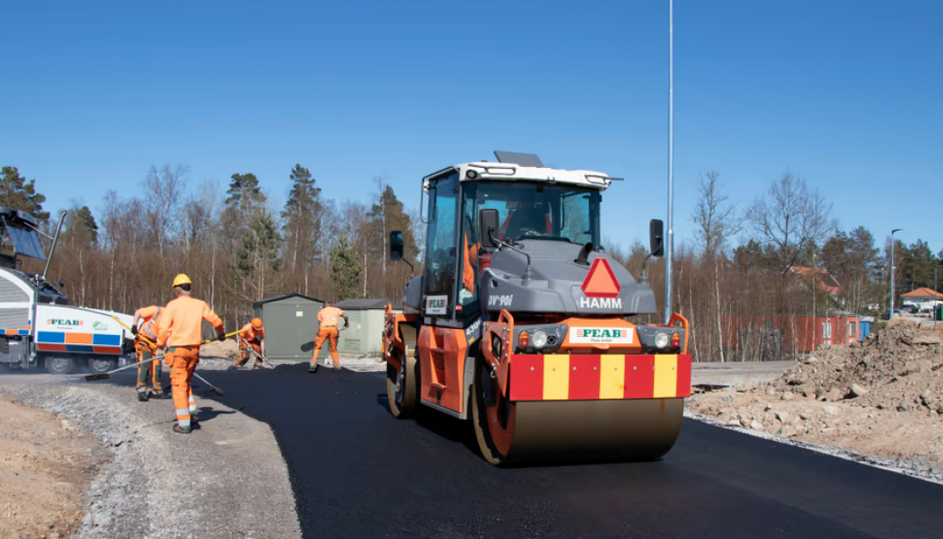 ECO-Asfalt håller samma kvalitet som konventionell asfalt. Foto: Peab