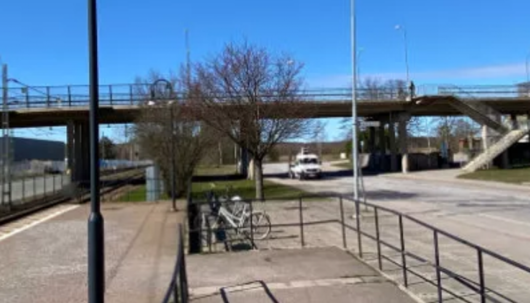Bron över järnvägen i Vingåker ska repareras. Foto: Trafikverket