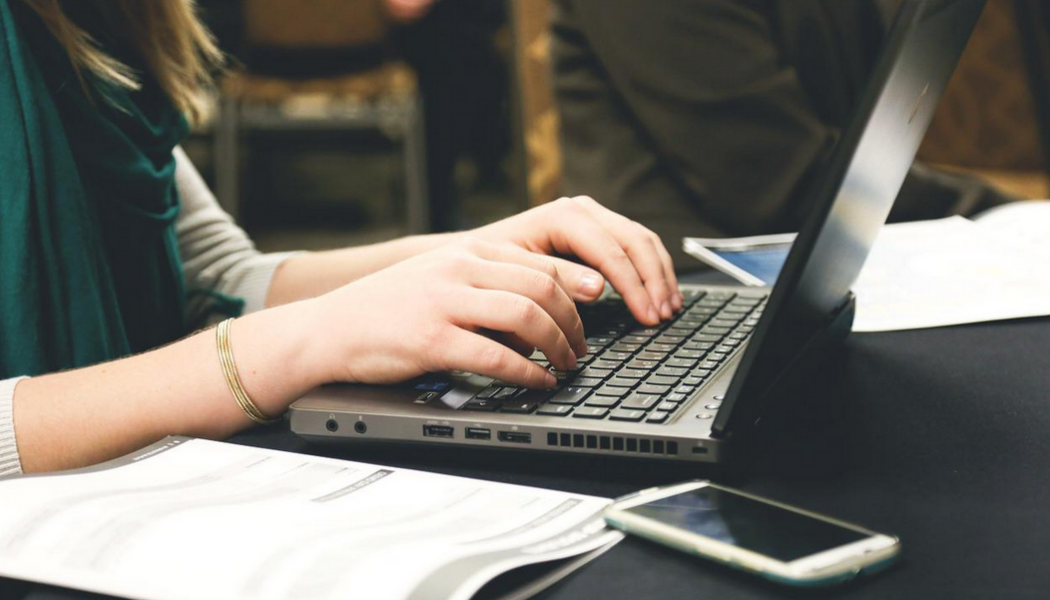 Omfattande arbete för att stoppa cyberattacker. Arkivbild