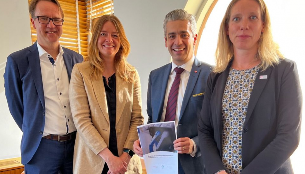 Mattias Bergman, Jessica Alenius, Khashayar Farmanbar, och Åsa Pettersson. Foto: Drivkraft Sverige