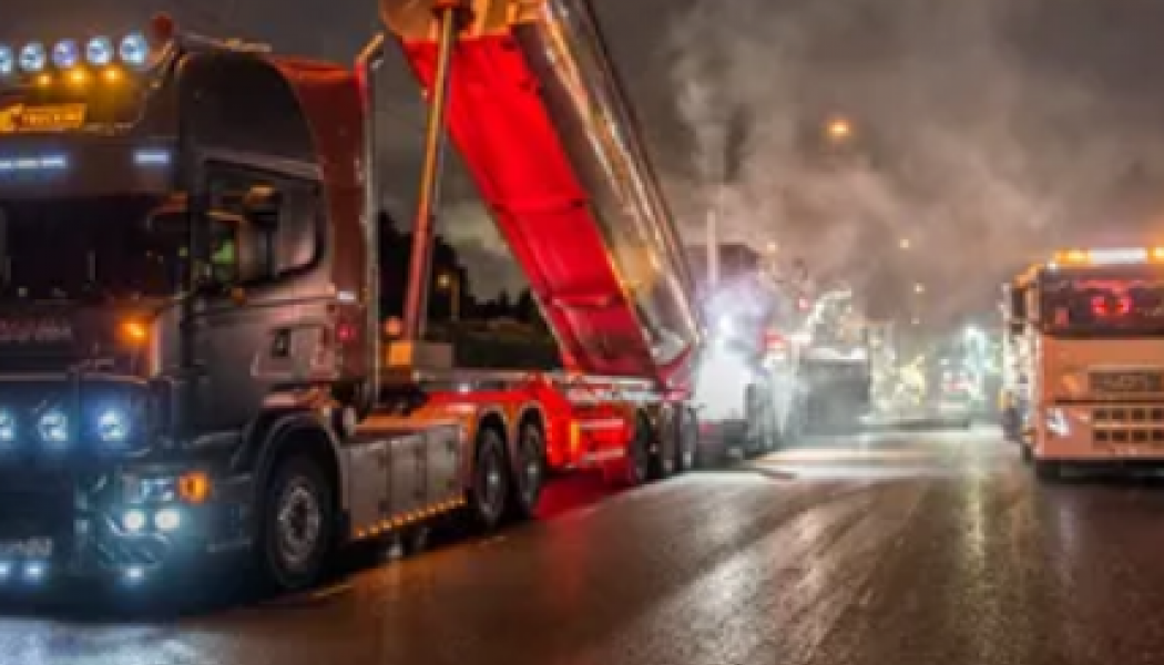 Trafikverket asfalterar om väg 52 på två sträckor i Södermanland. Foto: Trafikverket