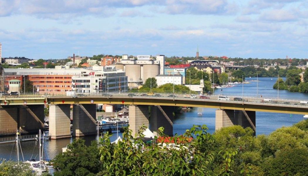Nu är det dags att reparera den skada som uppstod på Liljeholmsbron förra sommaren. Foto: Stockholms Stad