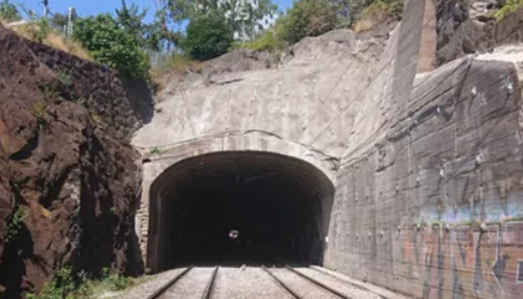 De bärande betongvalven i tunnlarna har snart uppnått sin tekniska livslängd. Foto: Trafikverket