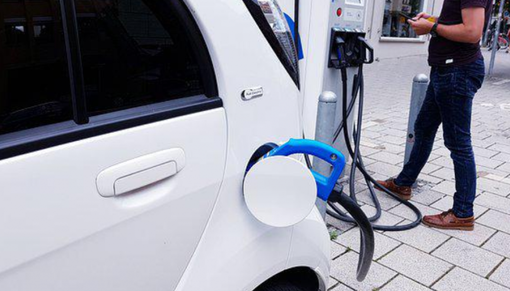Volkswagen-koncernen och Siemens stödjer expansionsplanerna för Electrify America. Arkivbild
