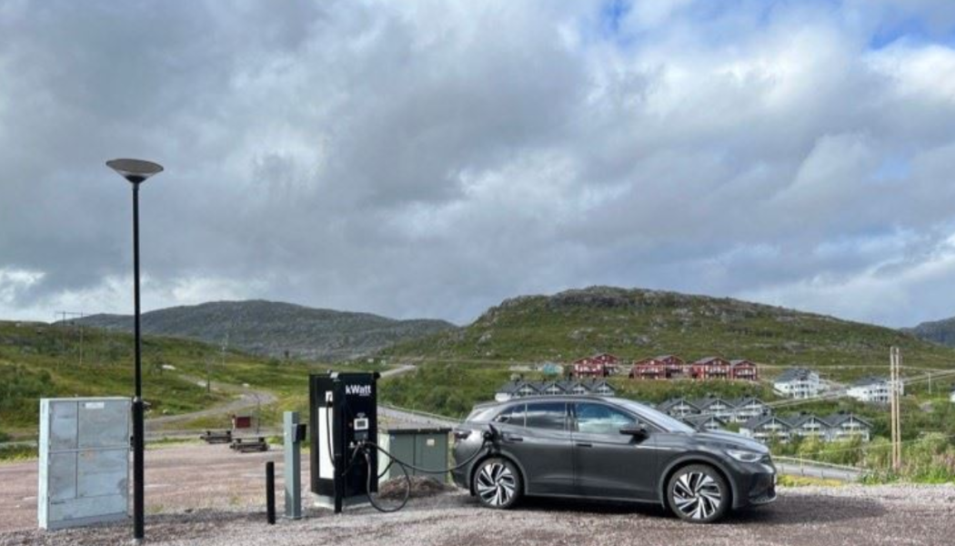 Flexibel snabbladdare för elbilar på plats i Riksgränsen. Foto: Vattenfall