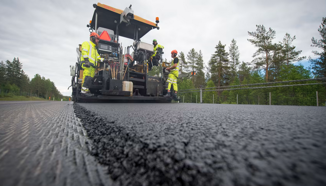 Svevia kommer att producera närmare 1 200 ton asfaltmassa med lignin för uppdraget i Håbo. Foto: Svevia