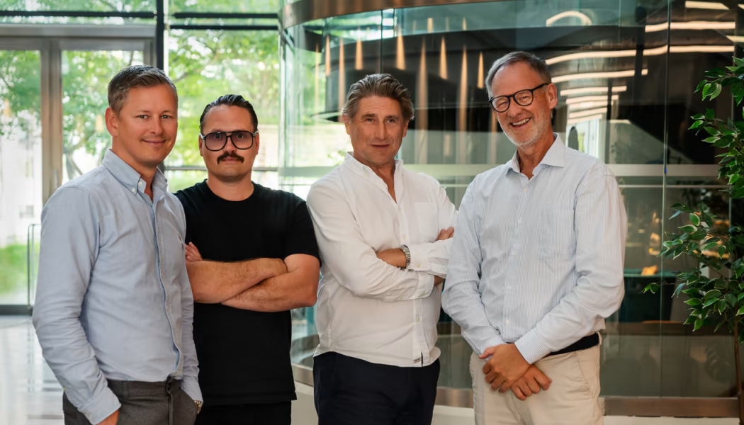Från vänster; Nicklas Fredlund och Kim Quarnström, grundare av Revolt, Peter Clemedtson, styrelseordförande i Revolt och Hans Ståhl, styrelseledamot i Revolt. Foto: Revolt