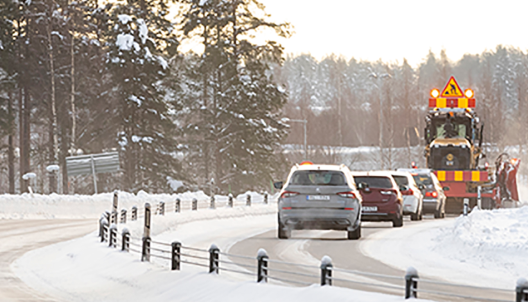 Svevias uppdrag är att året om och dygnet runt sköta om de statliga vägarna inom driftområdet. Foto: Svevia