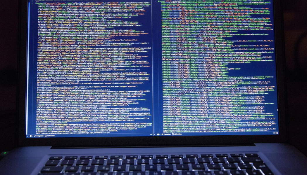 Lurar politiker och beslutsfattare att ladda ned den skadlig programvaran ScanBox- Arkivbild 