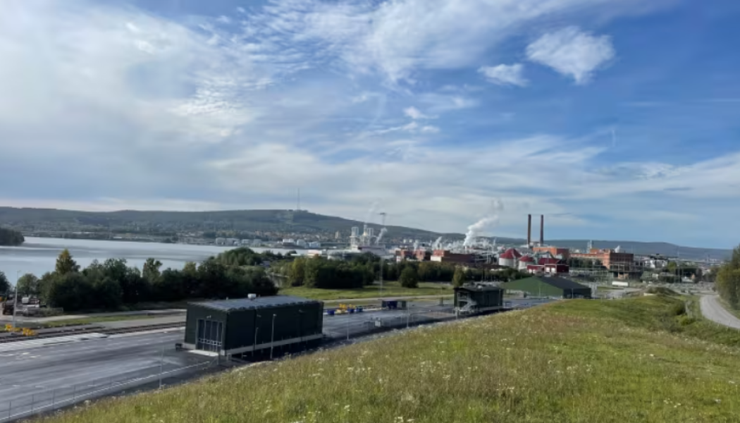 Vid de många sprängningarna under projektet har elektroniska kapslar använts för att kunna styra borrhålen i detalj och på så sätt få kontroll över de vibrationer som sker. Fotograf: Thomas Jönsson.