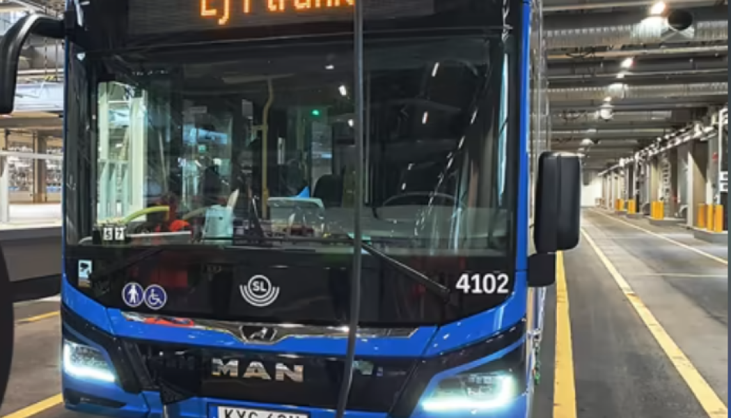 SL:s bussdepåer görs redo för fler elbussar. Foto: SL