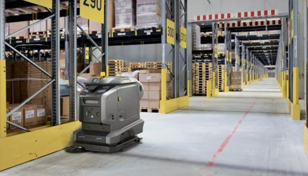  KIRA B 50, en helt autonom städrobot testas i Stockholms tunnelbana. Foto: Kärcher