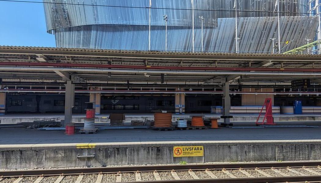 Renovering av spår 13/14 på Stockholms centralstation den 4 maj 2024. Foto: Wikimedia Commonns