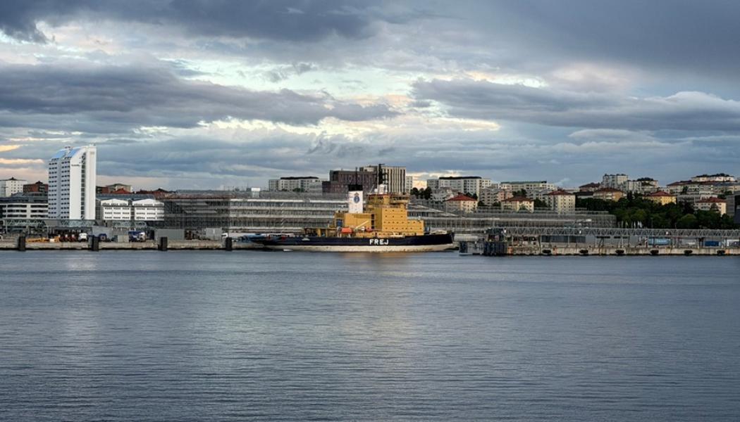 Först ut är isbrytarna Frej och Idun. Foto: Stockholms hamnar