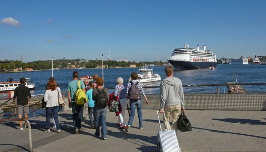 Passagerare på väg mot färje- och kryssningstrafik i Stockholm. Byline: Stockholms Hamnar/Per-Erik Adamsson Ports of Stockholm/Per-Erik Adamsson
