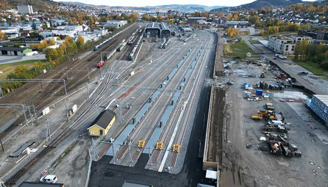 Drönarfoto av tågparkeringen vid Sundland. Foto: Aleksandar Kesonja, Bane NOR