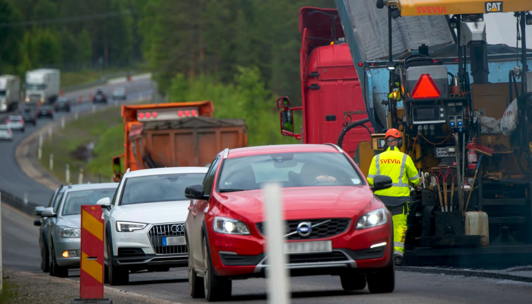 I sommar kommer Svevia att förbättra asfaltbeläggningen på cirka 55 kilometer väg inom Västerbotten. Foto: Patrick Trägårdh