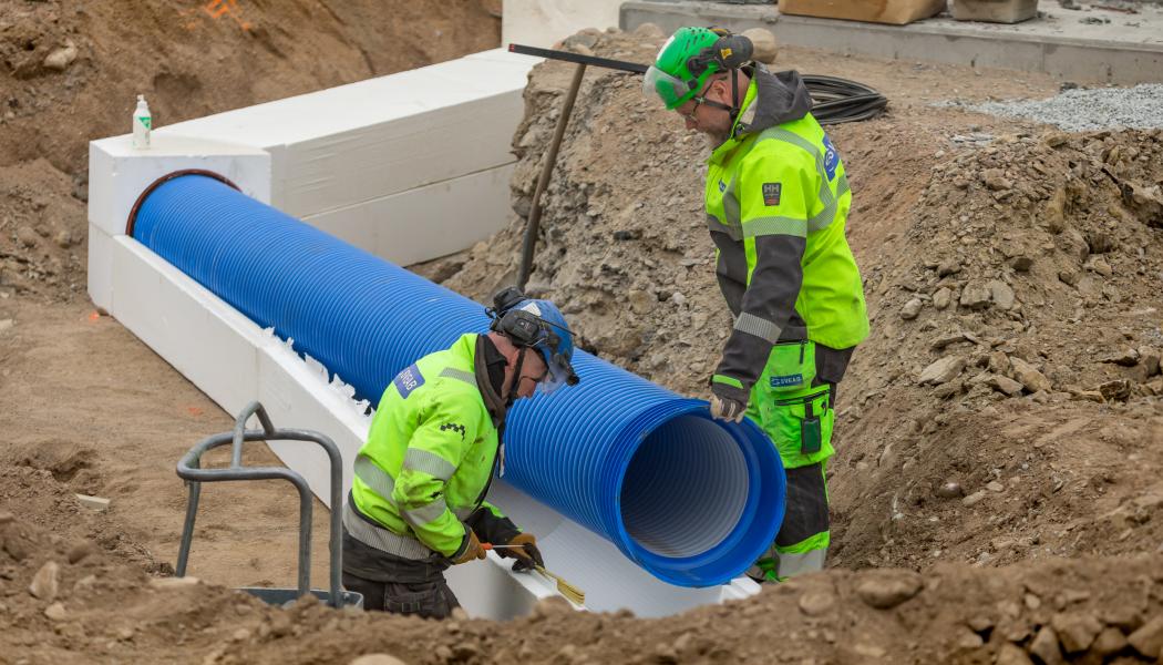 Uppdraget omfattar arbete med vatten- och avloppsledningar och genomförs som totalentreprenad. Foto: Sveab