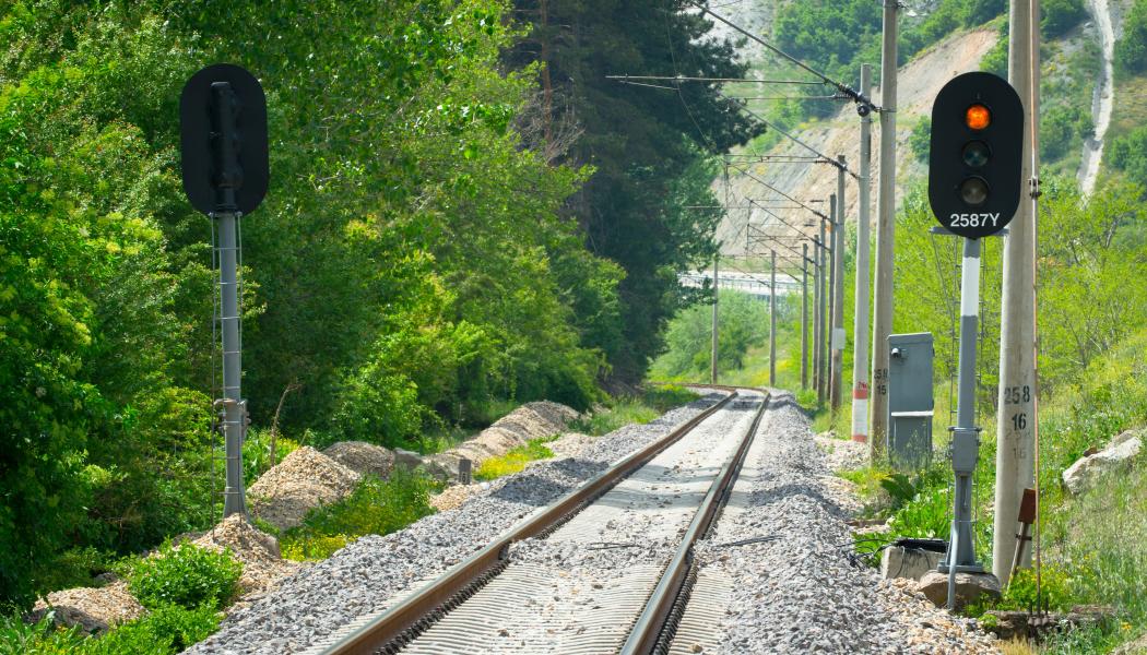 Järnvägssträcka med enkelspår. Foto: Adem Percem/Unsplash
