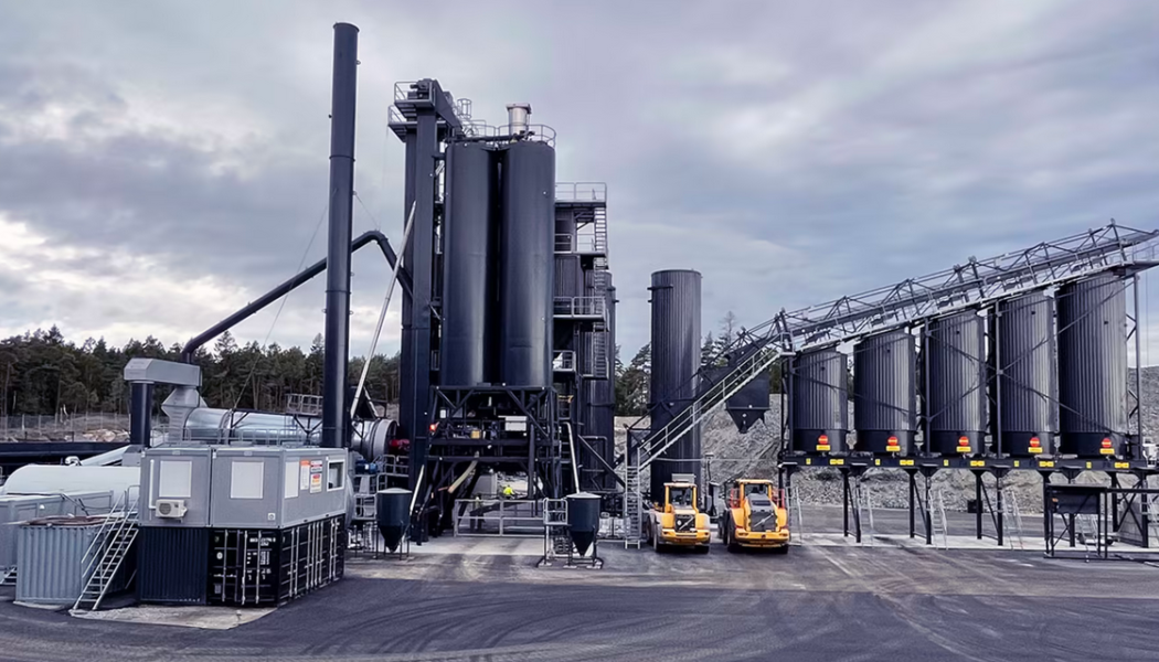 Det nya asfaltverket har en tillverkningskapacitet på 240 ton per timme. Foto: Svevia
