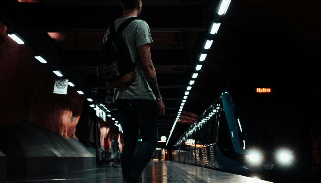 Sweco utreder möjligheterna för tunnelbana till Bromma flygplatsområde på uppdrag av Region Stockholm. Samtidigt undersöker Stockholms stad möjligheten att utveckla en ny stadsdel på Bromma flygfält. Foto: steven erixon unsplash