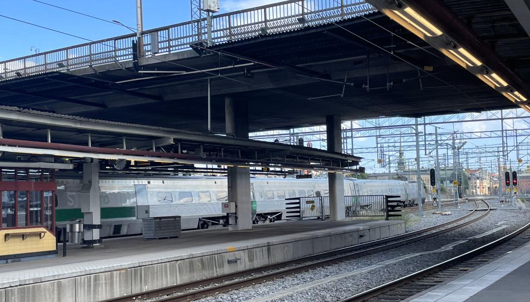 I augusti 2023 ökade terrorhotnivån i Sverige, vilket resulterade i ett uppdrag till Trafikverket och Transportstyrelsen att undersöka behovet av förstärkt skydd för järnvägs- och kollektivtrafiken. Foto: Stina Wickenberg