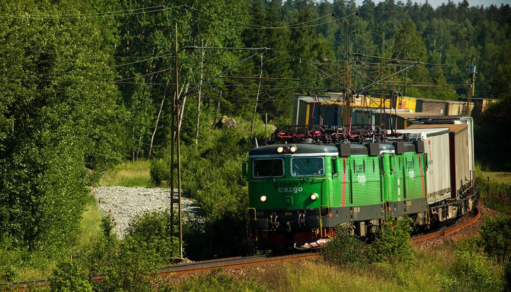 Något konkret som saknas i regeringens direktiv är snabbare införande av möjligheten till längre, tyngre och större godståg, menar Tågföretagen. Bild: Green cargo pressbild