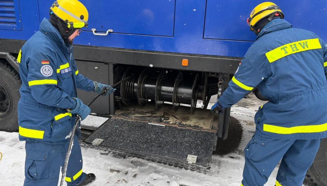 Räddningsorganisationen Technische Hilfswerk (THW) hjälper till att återställa elförsörjningen i sydvästra Berlin. Foto: THW