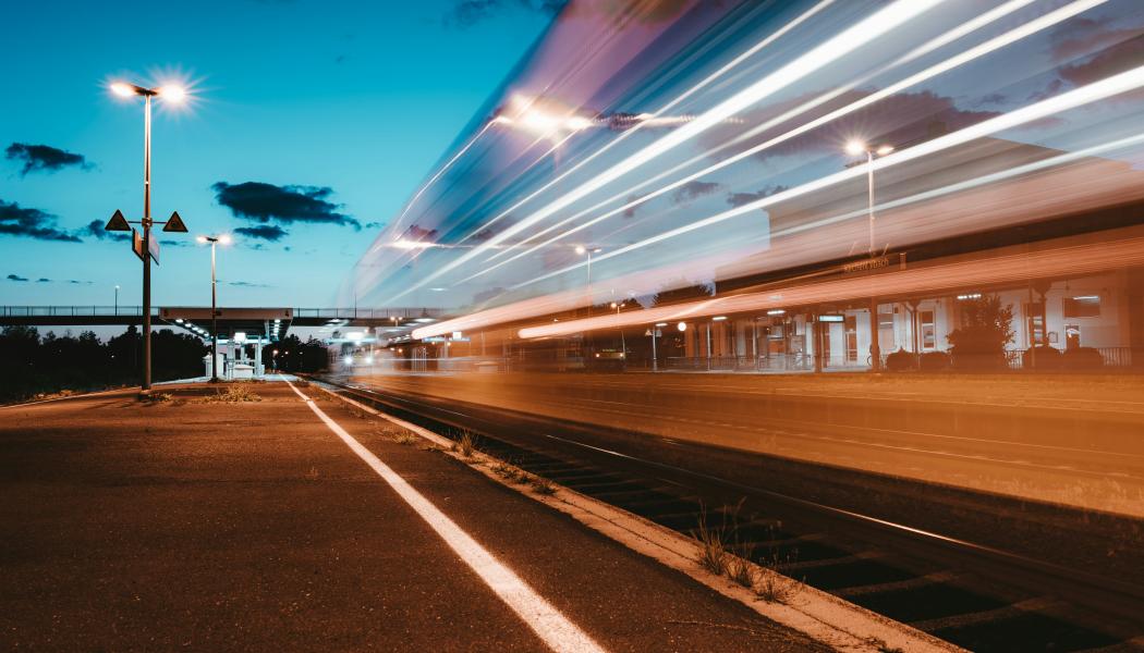 SJ:s nya snabbtåg kräver banor som klarar högre hastigheter. Foto: Tom Grünbauer/Unsplash