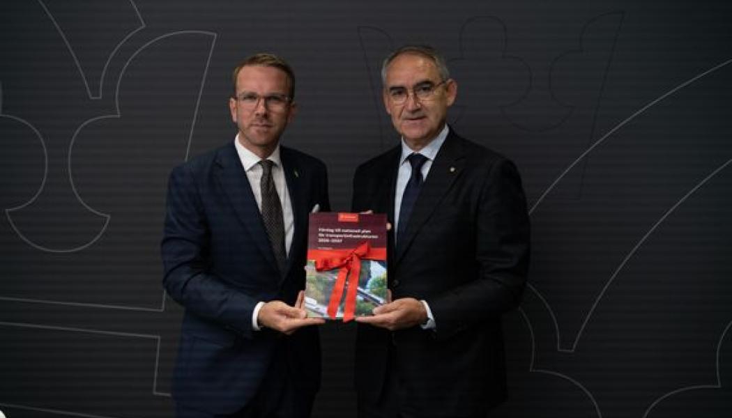Andreas Carlsson bostads och infrastrukturminister, Roberto Maiorana generaldirektör Trafikverket, nationell plan för transportinfrastrukturen 2026-2037. Foto: Andreas Gärdnert