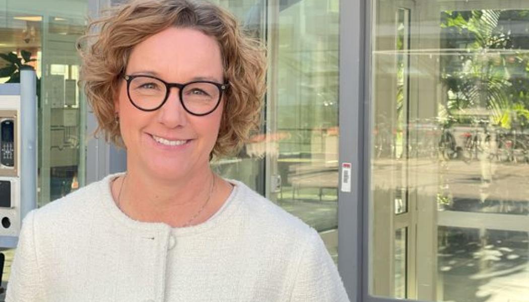 – Om vi zoomar ut lite så går det över miljon persontåg under ett år och resorna är dubbelt så många som för trettio år sedan. Det är en bra utveckling men ställer stora krav på järnvägen. Den behöver rustas och utvecklas för att kunna ta hand om alla resor och transporter, så att allt fler kommer fram i tid på fler sträckor, säger Ann-Sofie Atterbrand, avdelningschef järnvägsplanering på Trafikverket. Foto: Trafikverket.
