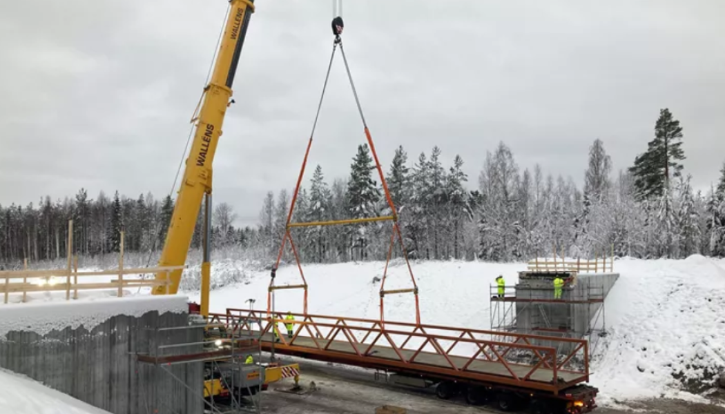 Lanseringen av den nya gång- och cykelbron vid trafikplats Tuna klar. Foto: Trafikverket